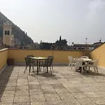 Garni Capinera