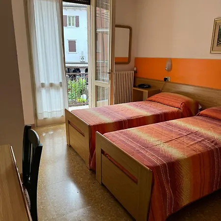 Garni Capinera Hotell 2*