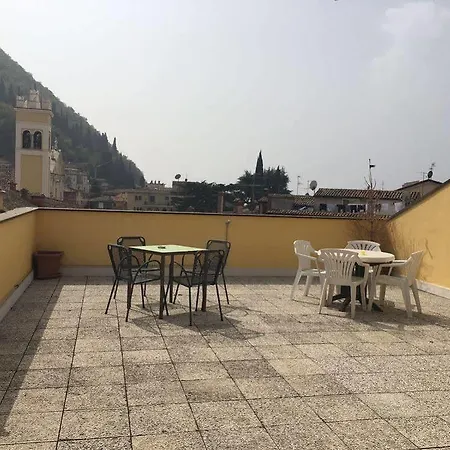 Garni Capinera