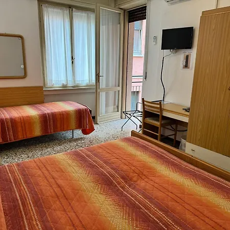 Hotell Garni Capinera Garda (Verona)