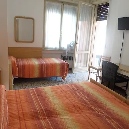Hotel Garni Capinera Garda (Verona)