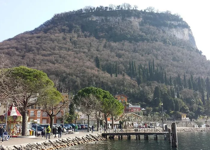 伽勒尼卡佩涅尔拉酒店