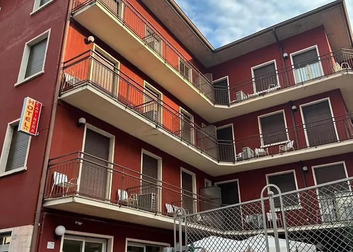 伽勒尼卡佩涅尔拉酒店