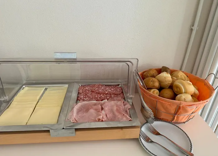 伽勒尼卡佩涅尔拉酒店 酒店