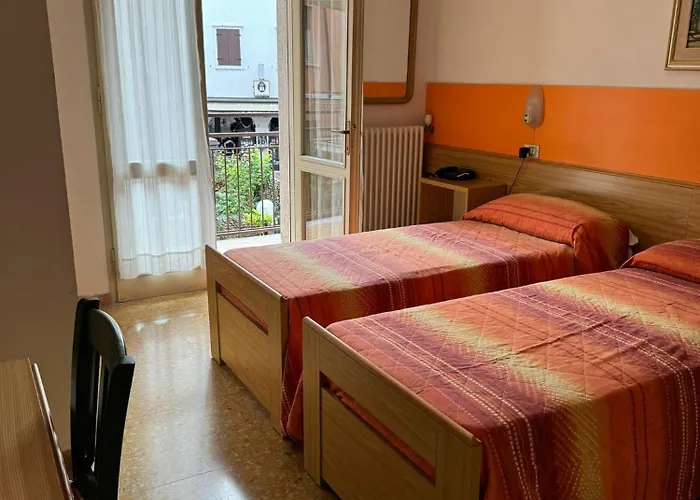 伽勒尼卡佩涅尔拉酒店 酒店 2*