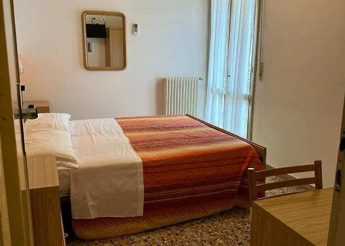 伽勒尼卡佩涅尔拉酒店 2* 加尔达