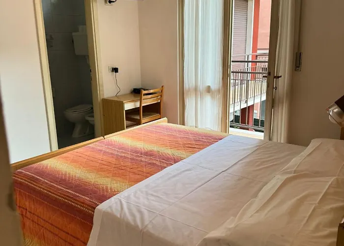 伽勒尼卡佩涅尔拉酒店 2*