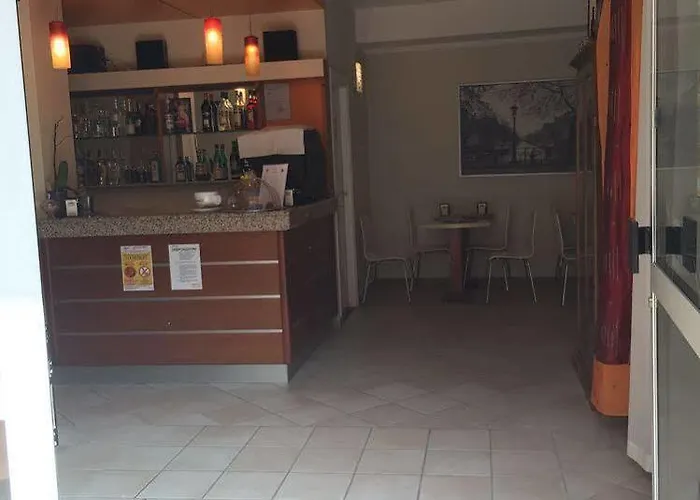 伽勒尼卡佩涅尔拉酒店 2*